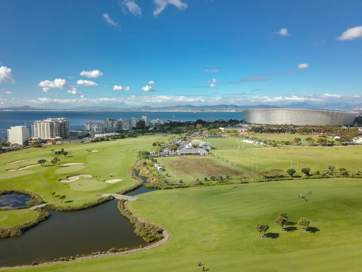 The clubhouse and 18th green